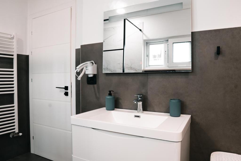 Novi'S Luxury Apartment 1 Gjirokastra Zewnętrze zdjęcie